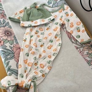 Leo & Luna organic cotton knotted gown and cap NWOT